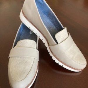 Dr. Scholl's bone colored women's loafers size 10 medium